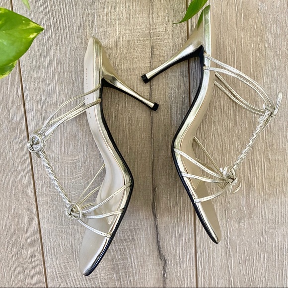 Colin Stuart Heels With Bows Silver Size 7.5 - Picture 2 of 4